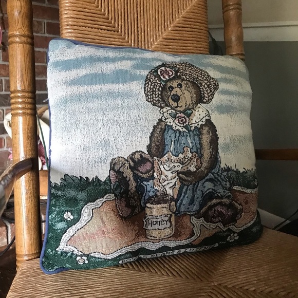 Vintage Boyd’s Bears 18” Retired Tapestry Honey Pillow - Picture 4 of 6